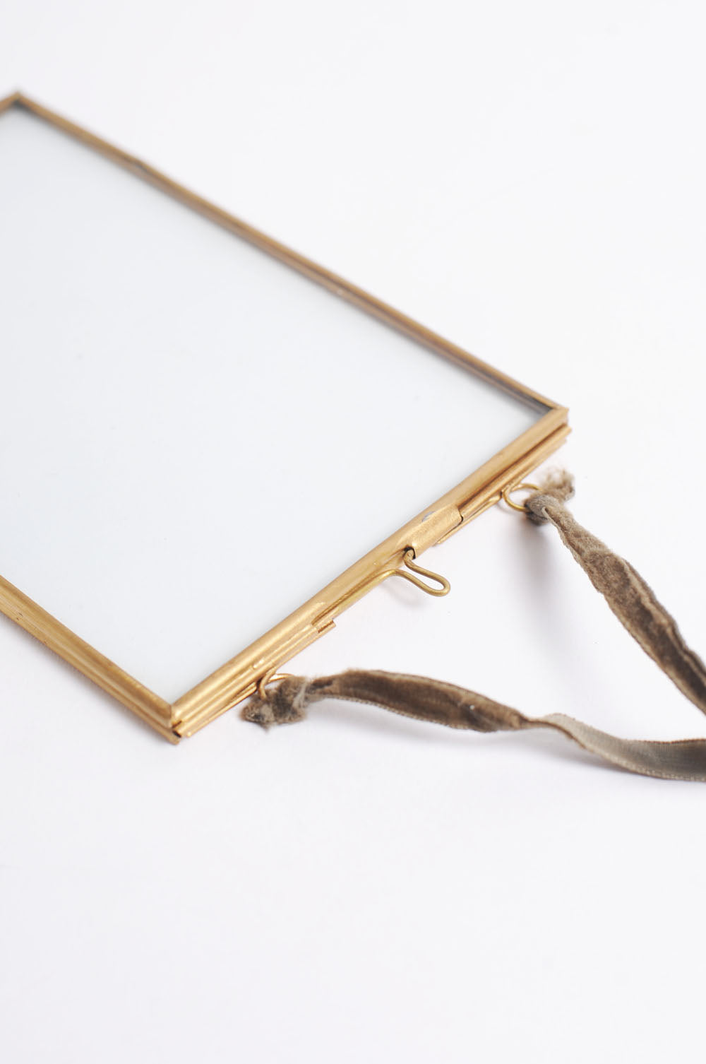 Hanging Brass Frame 15x10cm