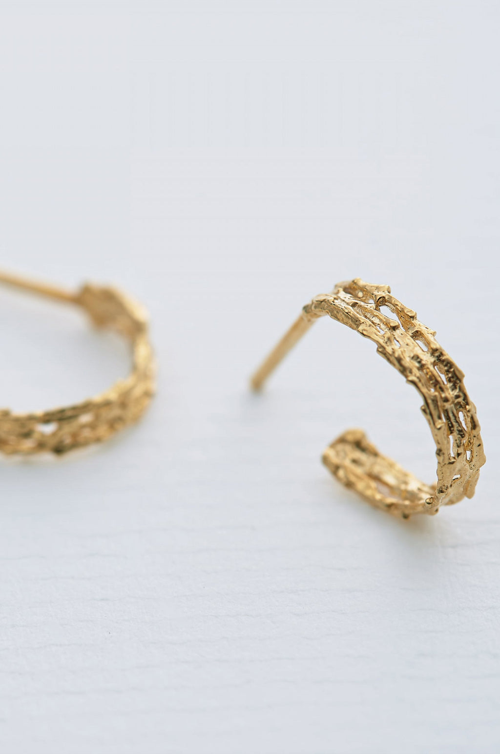 Nest Structure Mini Hoop Earrings Gold Plate